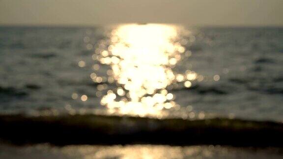 日落时分散焦的热带海滩