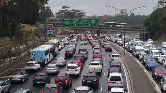 悉尼的高速公路上交通拥挤