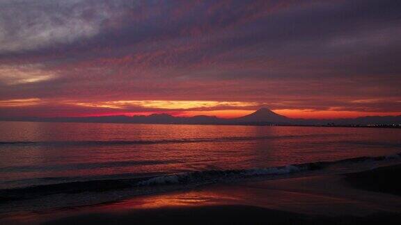 日落海滩没有人富士山