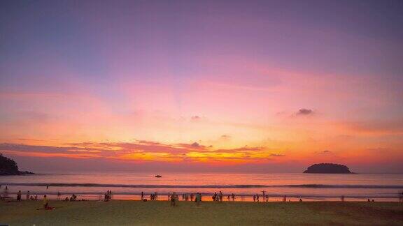 普吉岛卡塔海滩美丽的日落