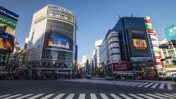 4K延时:行人穿过东京涩谷十字路口