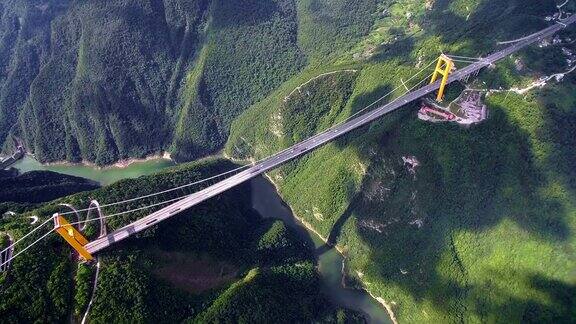 峡谷四渡河吊桥鸟瞰图中国湖北