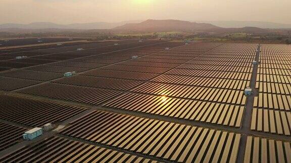 鸟瞰图太阳能农场