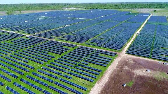通过大型太阳能电池板发电厂提供清洁可再生能源帮助应对气候变化和创造就业机会