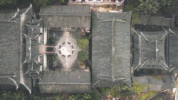 鸟瞰图的寺庙和阴阳符号