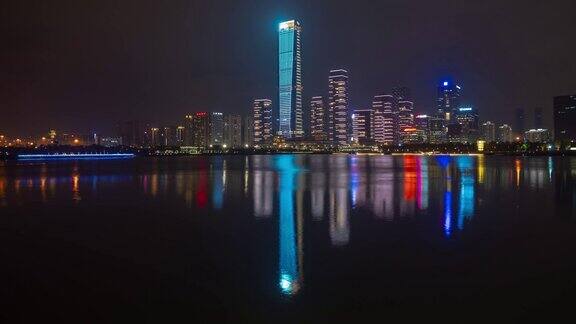 夜光照亮了深圳城市景观著名的人才园湖畔全景4k时间跨度的中国