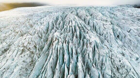 白色冰川鸟瞰图史诗级无人机拍摄冰岛国家公园的冰山
