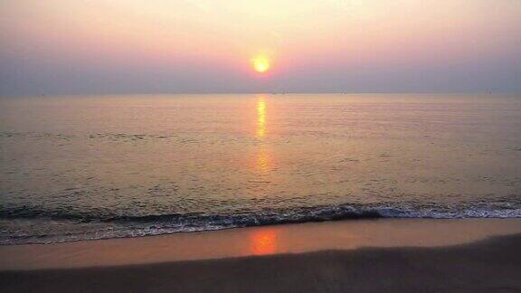 日出和大海