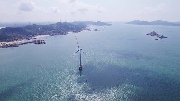无人机鸟瞰壮丽的海上风力发电厂