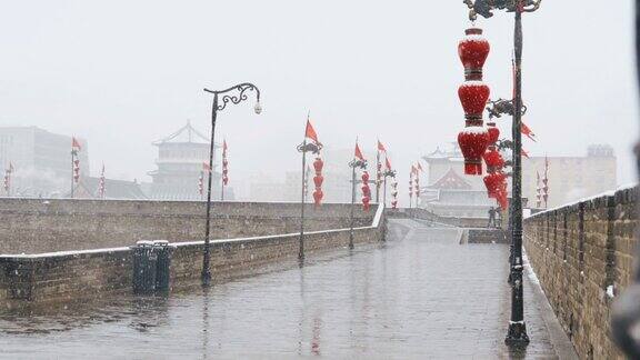 西安古城墙在雪中中国