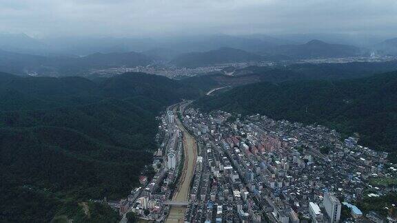 鸟瞰图中国城市在山区在福建