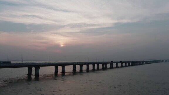 跨海大桥的晨景