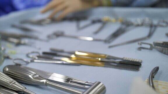 医学概念手术手术台上有鼻整形工具特写慢动作消毒仪器在消毒台上