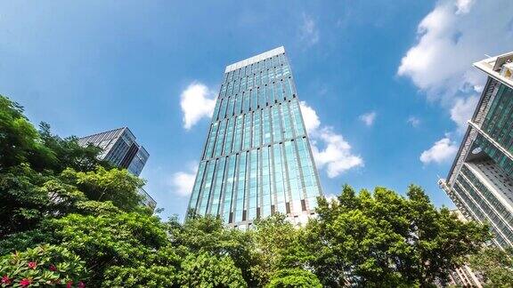 蔚蓝的天空广州市中心的现代化办公大楼