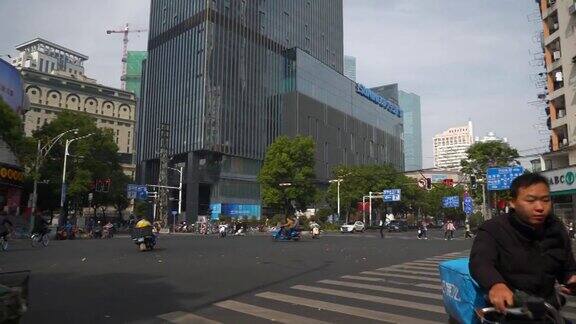 日落时分南京城中心交通街道十字路口慢镜头全景4k中国