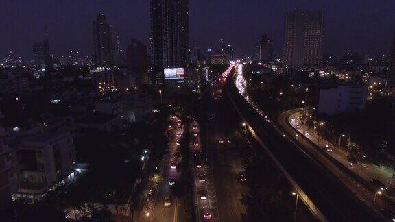 空中夜景的灯光在摩天大楼泰国曼谷