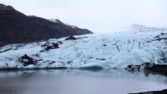 冰岛Solheimajokull冰川泻湖景观