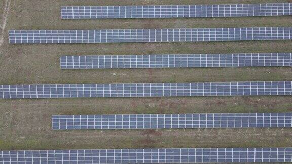 太阳能板太阳能电池板发电鸟瞰图