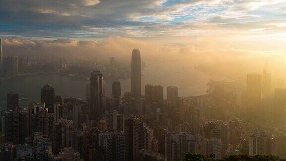 时间流逝:黎明时朦胧的香港城市景观