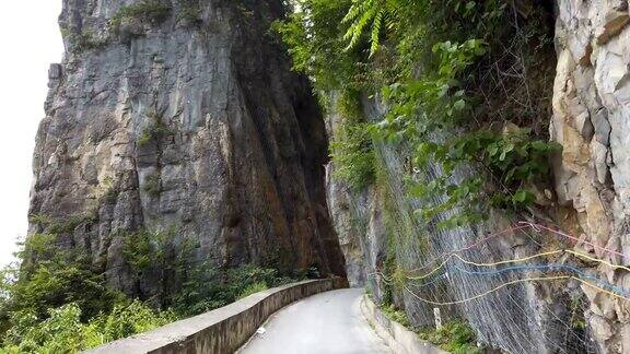 悬崖路上的山湖北中国