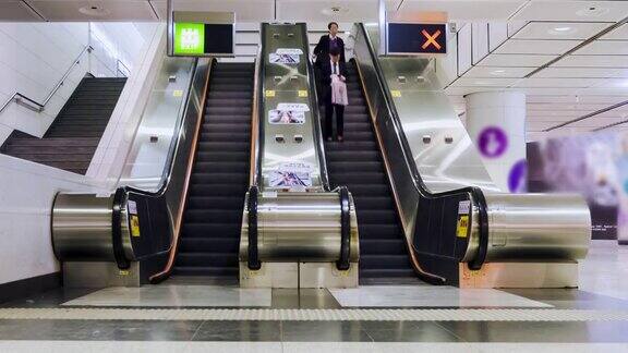 4K时间间隔:香港的自动扶梯和地铁乘客