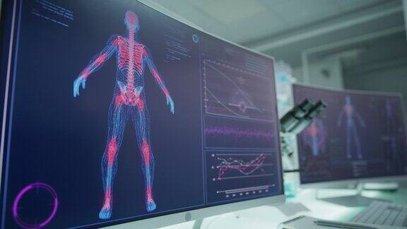空的实验室有电脑和显微镜带有动画人体模型的屏幕扫描虚拟病人的损伤关节和躯干有红色标记