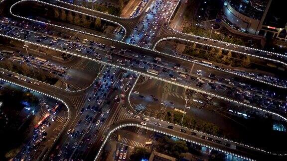 夜间天桥和城市交通的无人机视角北京中国