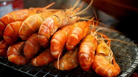 蒸虾在泰国街头小吃