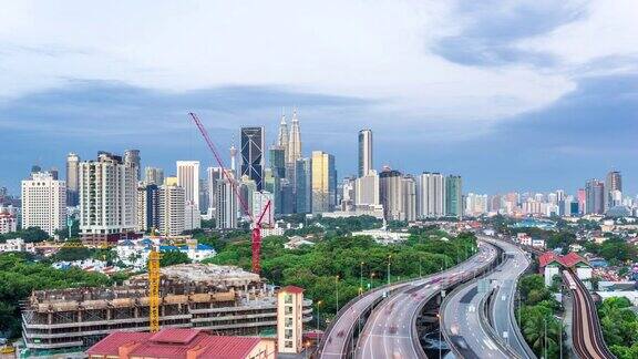吉隆坡现代化的建筑和繁忙的道路时间流逝