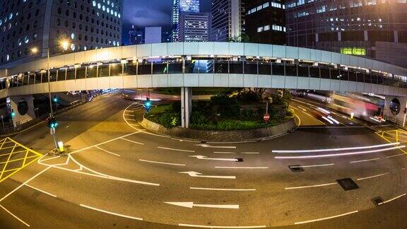 夜晚穿梭于现代城市的交通时光流逝