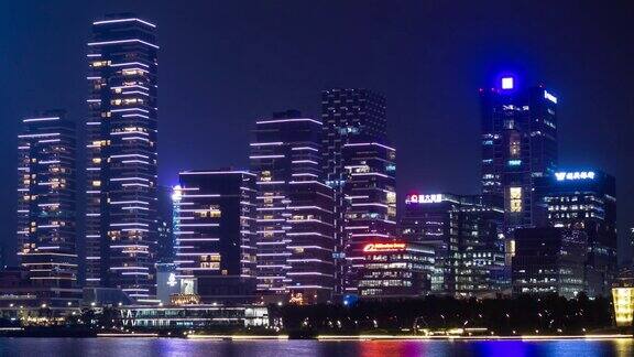夜光照亮了中国著名的城市景观公园湖畔全景4k时间