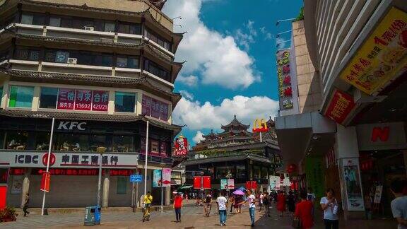 阳光明媚的一天深圳著名购物街步行街全景4k时间流逝中国