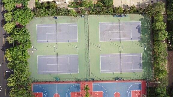 网球场的鸟瞰图