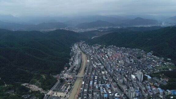 鸟瞰图中国城市在山区在福建