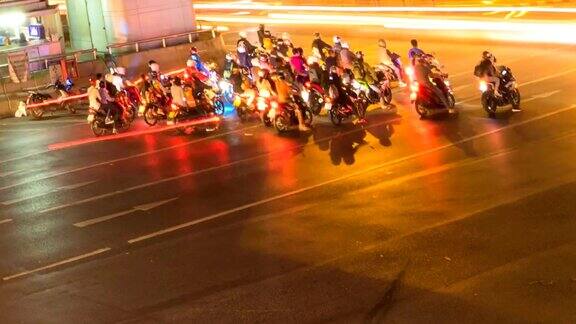 泰国曼谷夜间交通繁忙
