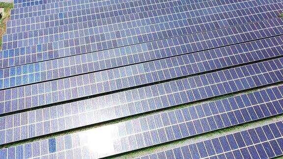 太阳能电池板农场(太阳能电池)与阳光的鸟瞰图