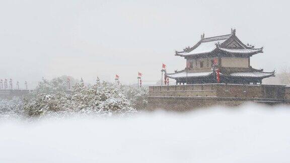 西安古城墙在雪中中国