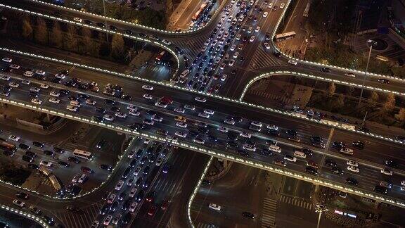 夜间天桥和城市交通的无人机视角北京中国