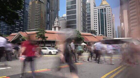 繁忙的街道显示人们过马路在新加坡