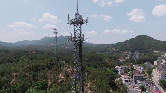 偏远山区的两个5G信号基站