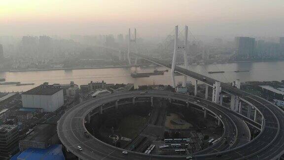 南浦大桥上的黄浦江拂晓中国上海