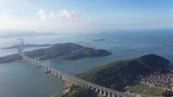 连接岛屿的跨海公路桥