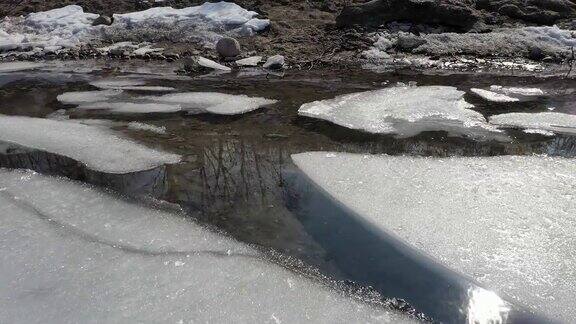 克里斯蒂安岛渡轮(雪松角码头)在拉方丹小加拿大安大略省