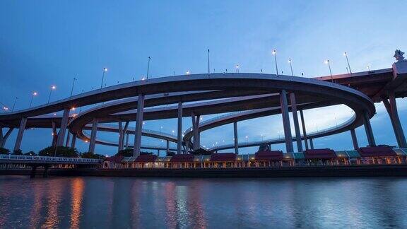 4K时间从白天到夜晚:桥跨河