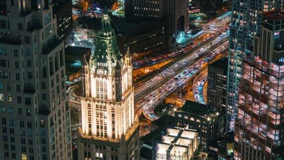 4K时间推移的纽约市景观与各种建筑摩天大楼和交通道路交叉口在晚上的高峰时间美国