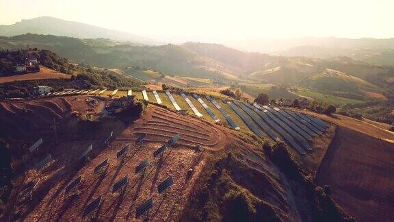太阳能电池板绿色能源领域的山丘