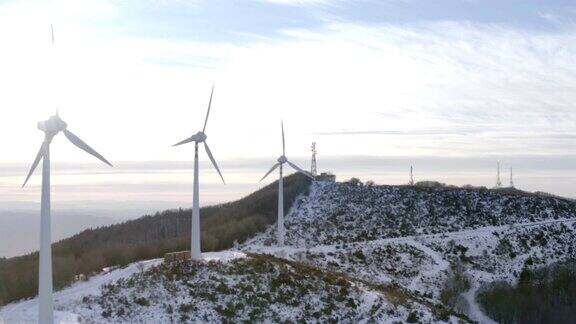 风力涡轮机产生清洁和可持续的能源鸟瞰图