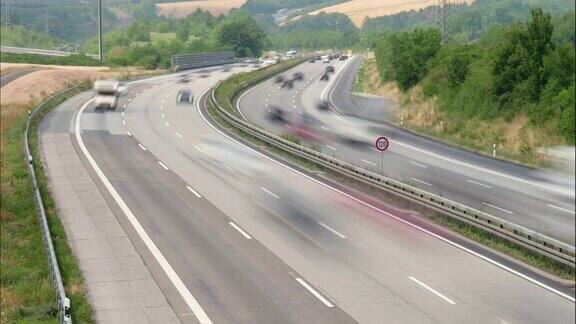 德国高速公路上密集交通的时间间隔