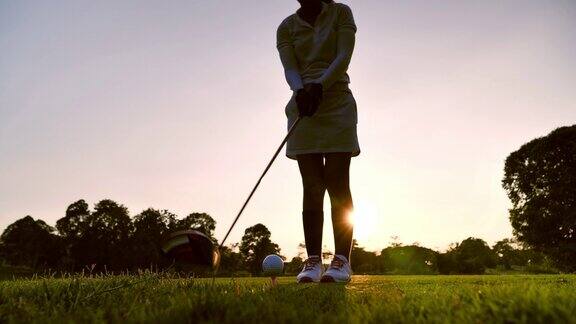 高尔夫球手在夏天打扫地放松时间运动概念