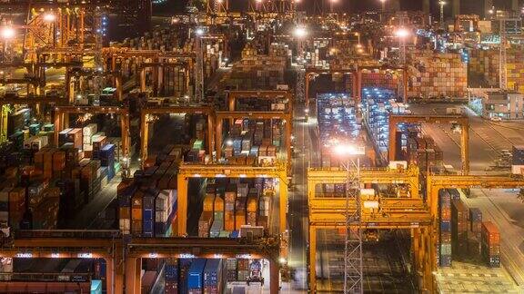 延时拍摄:香港青衣港货柜码头与货场的夜间工作